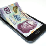 mexico-peso-dinero-compra-comercio-smartphone-movil