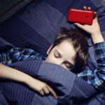 Piden a Apple combatir adicciones de niños al iPhone
