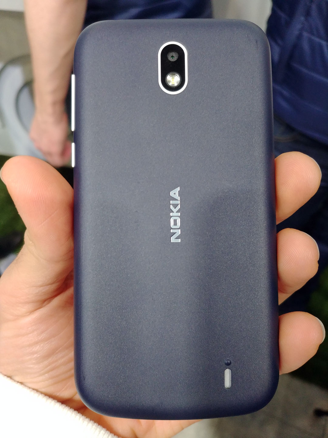 Vista posterior del Nokia 1