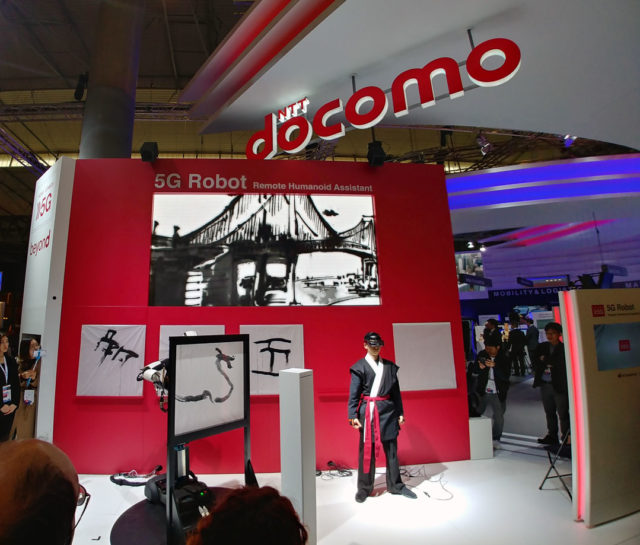 MWC: NTT Docomo muestra su humanoide 5G