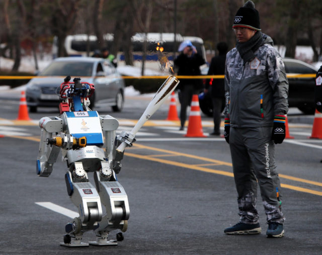 Robots esquiadores llegan a las competencias de PyeongChang 2018