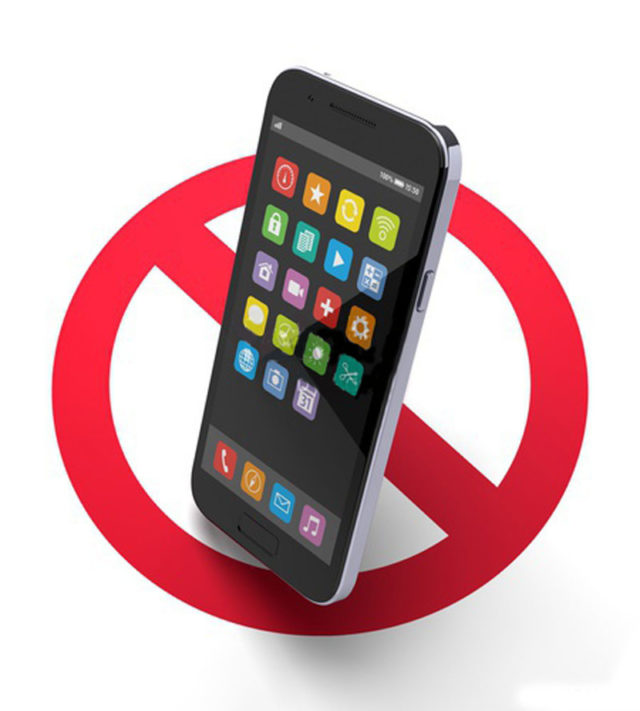 Grecia prohíbe los celulares en escuelas