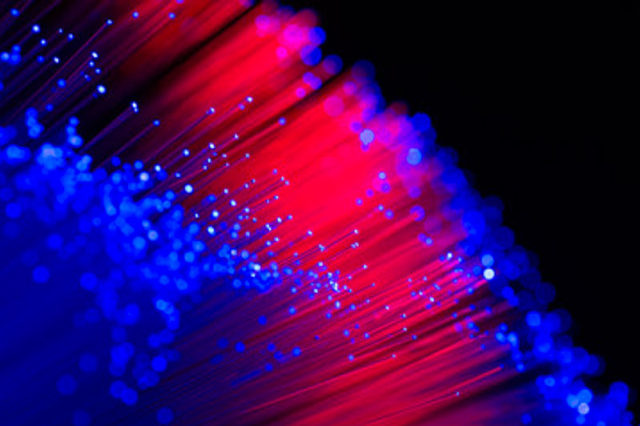 China sube aranceles a fibra óptica de Estados Unidos