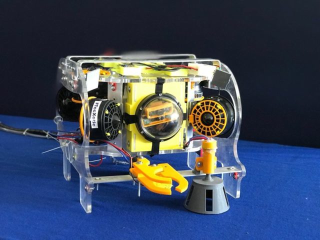 Estudiantes mexicanos crean robot submarino