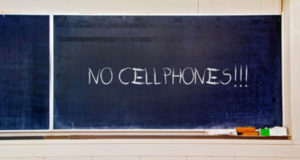 Prohíben móviles en escuelas