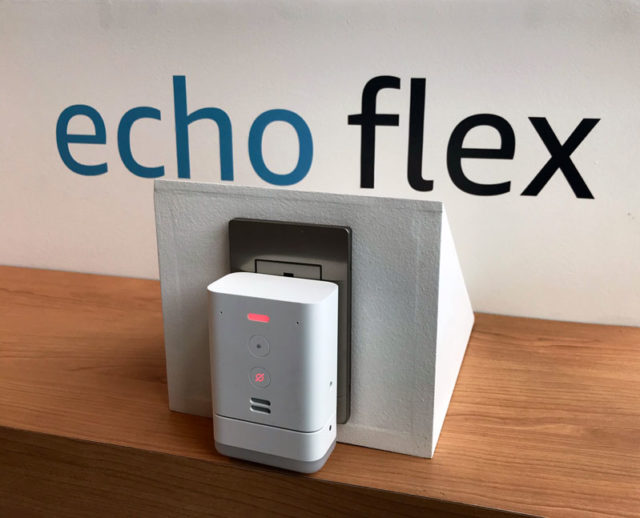 Amazon Echo Flex con Smart Light